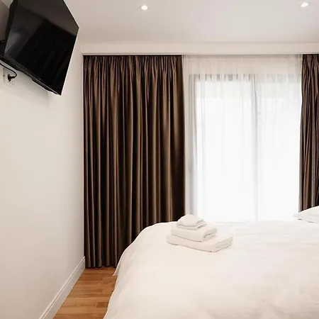 Apartman 104 *