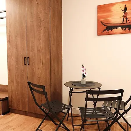 Apartman 104 *
